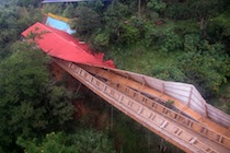 Il ponte in bamboo a l barrio Santo  domingo Medellin